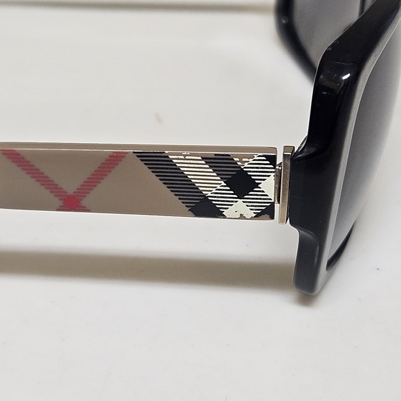 Burberry Nova Check Sunglasses - Picture 13 of 16
